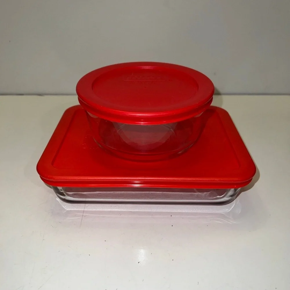 Pyrex 3 cup rectangular food storage and 2 cup circular food storage